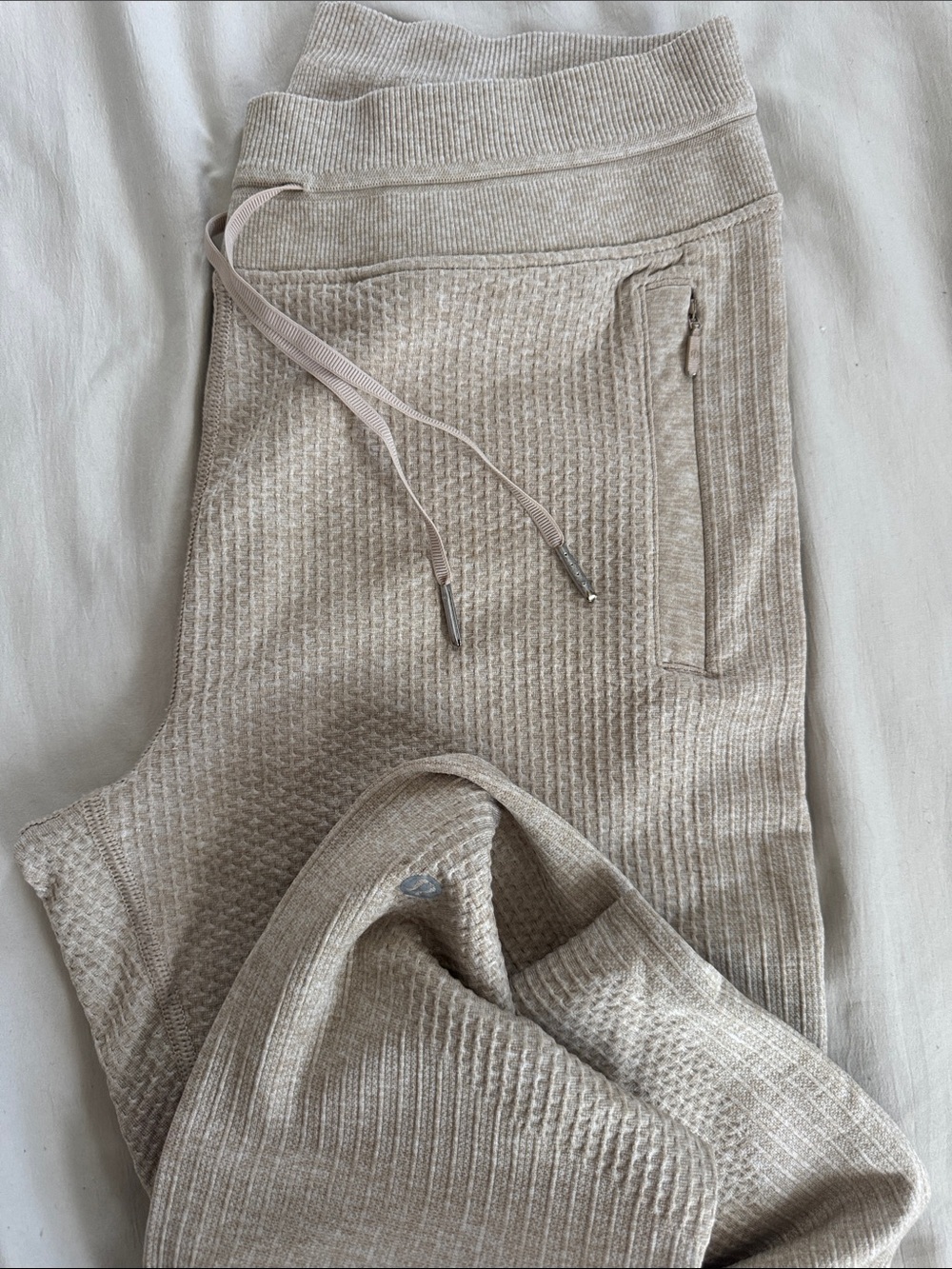 Lululemon - Beige Waffle Knit Drawstring Joggers